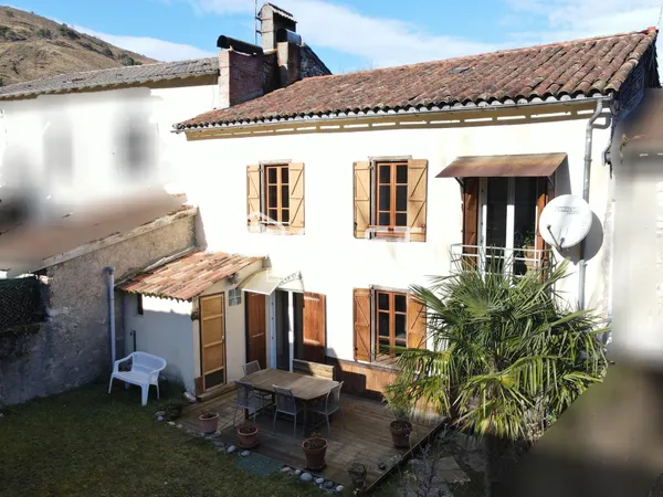 Une maison qu'on ne soupçonne pas depuis la rue
