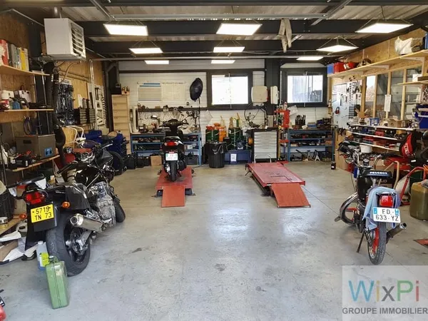 Local moto 300m2