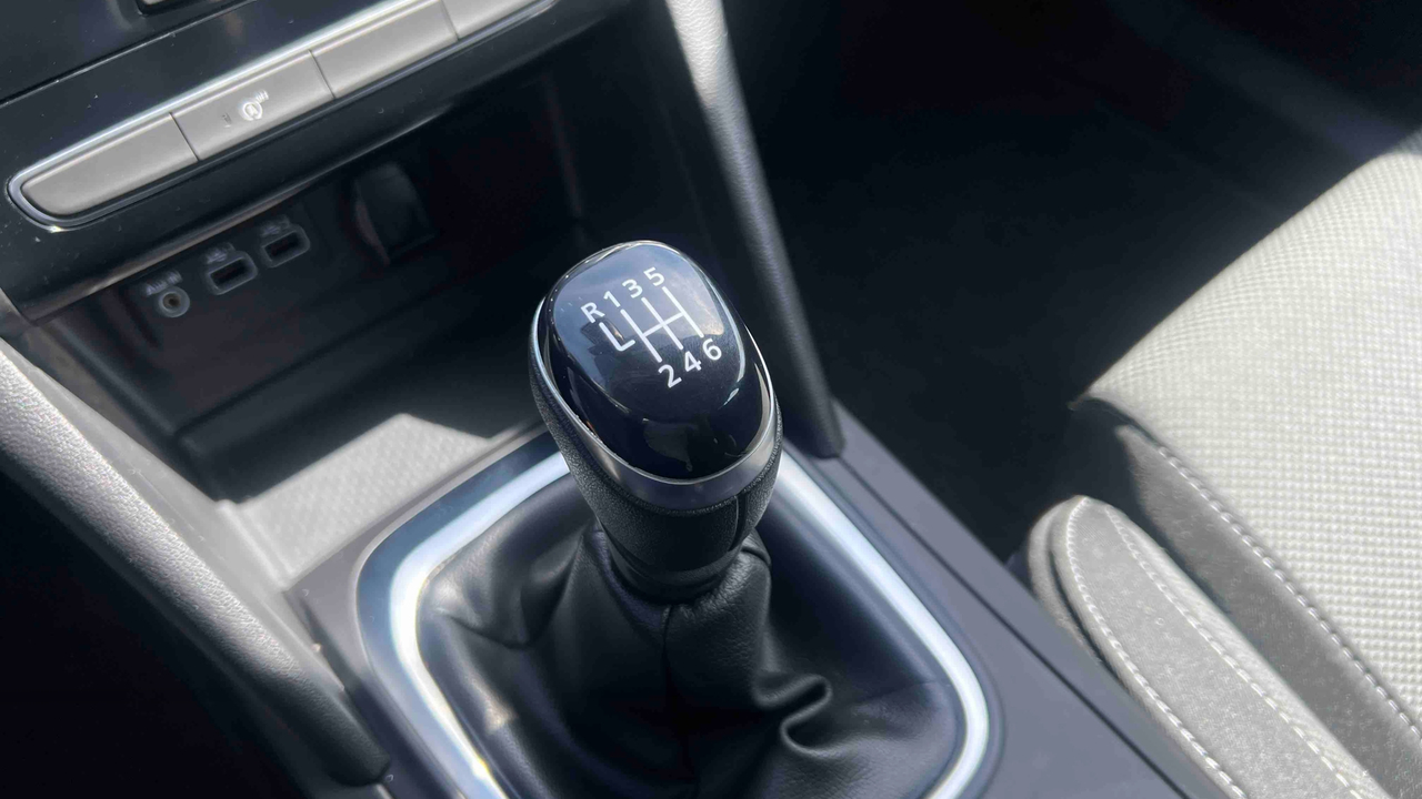 Renault Megane IV Berline TCe 140 — photo 21
