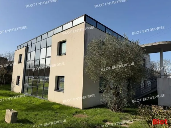 Bureau 415 m²