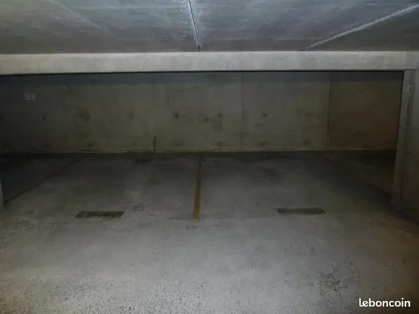 Grande place Parking sécurisée quartier des Amidonniers-Caffarelli à Toulouse