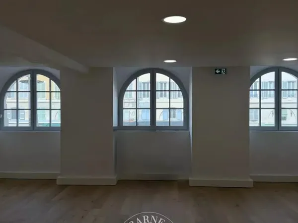 MARSEILLE 1ER Cours Honore d'Estienne d'Orves - Appartement de 100,68 m² - Immeuble entièrement réha