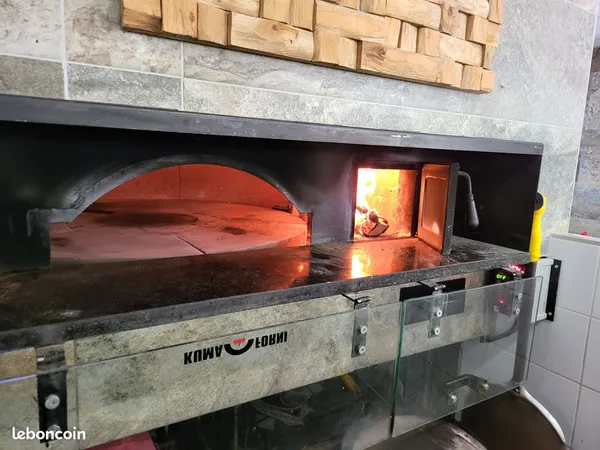Restaurant, pizzeria entierement equipe possibilite food-truck