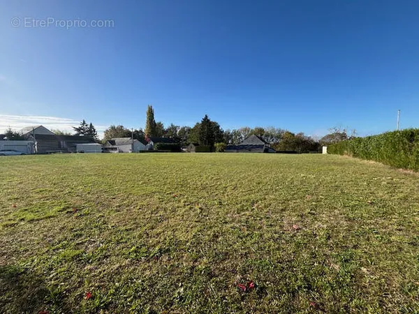 À vendre en exclusivité Magnifique terrain constructible de 532 m2 aux portes d'Angers