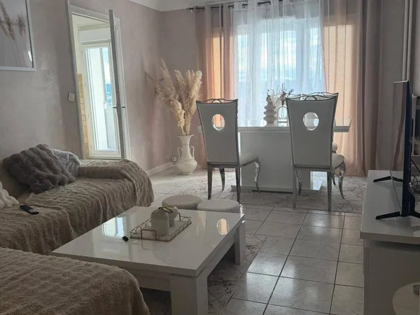 Appartement 9 pièces 64 m²
