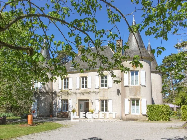 Château 13 pièce(s), LE CHILLOU