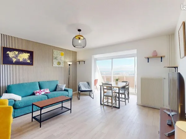 Chambre 5 pièces 102 m²