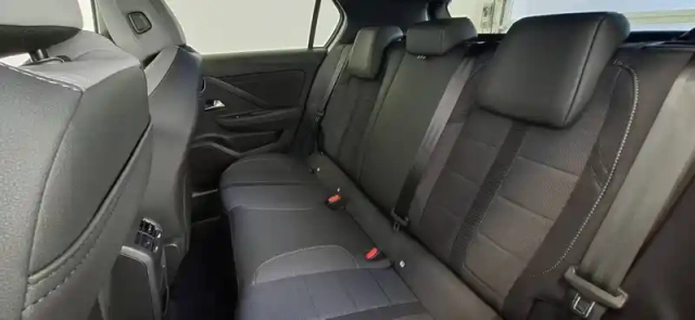 Opel Astra 1.2 turbo hybride 145 ch automatique — photo 11