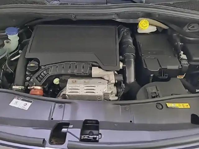 Peugeot 2008 puretech 130ch s&amp;s bvm6 — photo 15