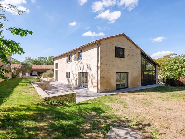 Charmante maison familiale en pierre à l'ouest de Poitiers