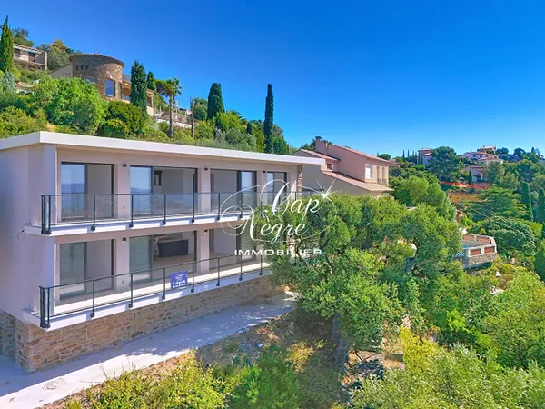 Appartement contemporain vue mer avec terrasse et parking - Le Lavandou