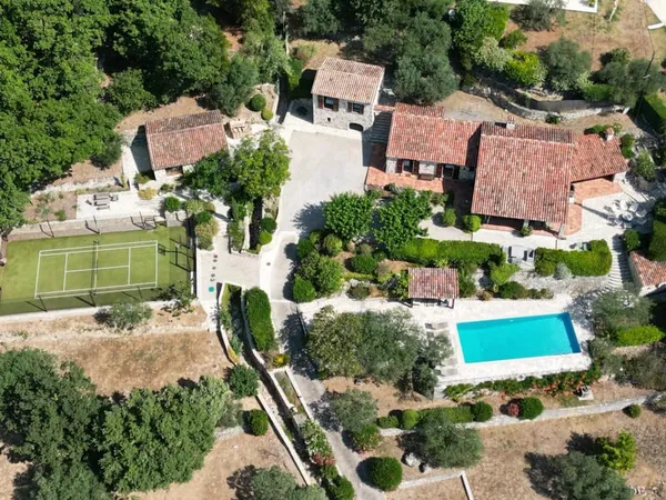 Maison 6 pièces 202 m²