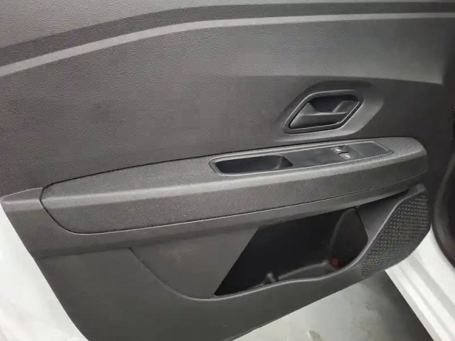 Dacia Sandero sce 65 — photo 22