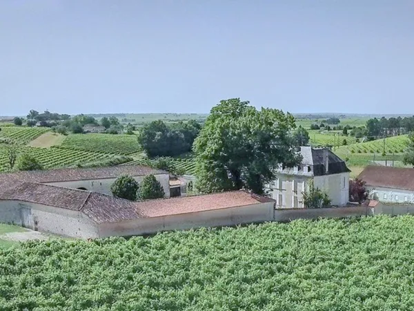 Propriété à vendre 18 pièces proche de COGNAC - Terrain de 3,2 H