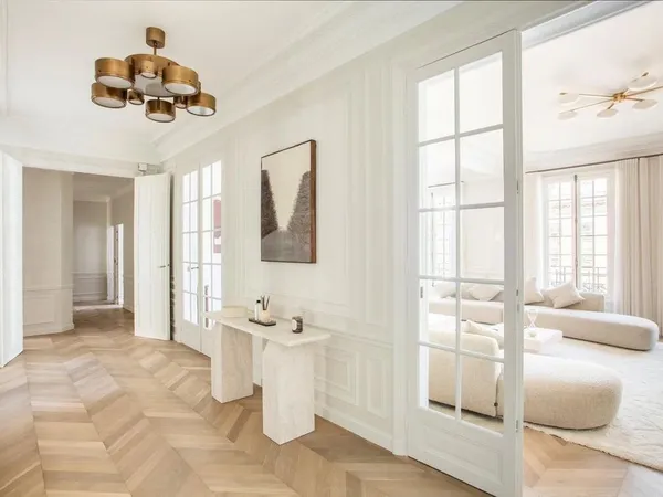 Appartement 6 pièces 216 m²