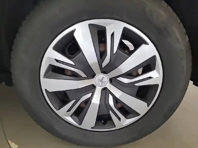 Peugeot 2008 puretech 100 s&amp;s bvm6 — photo 13