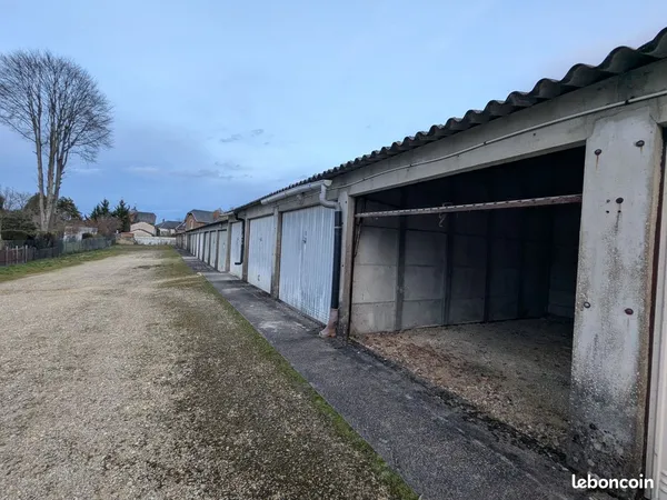 Parking/box 15 m² Issoudun