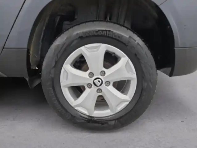 Dacia Duster 1.0 tce 100ch confort 4x2 suréquipé — photo 38