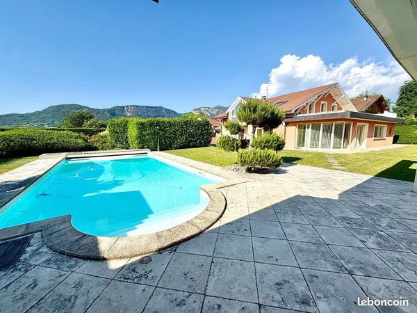 Villa 10 pièces 249 m²