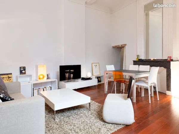 Écusson - 98,1 m² Carrez - T4 + bureau - Hôtel particulier - Cachet et cour intérieure