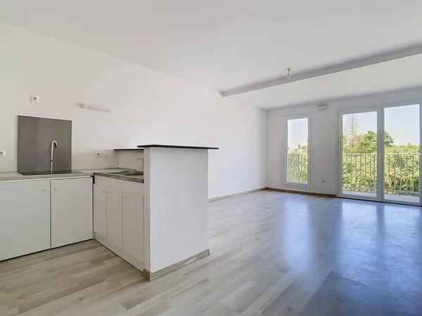 APPARTEMENT T3 DANS RESIDENCE SECURISEE DE 2015 + PARKING
