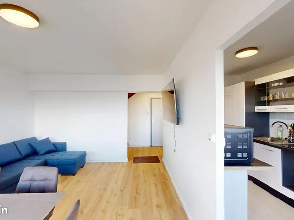 Chambre 5 pièces 100 m²