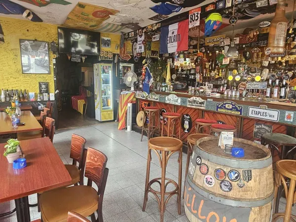 Bar, sur le port d'Etaples, proche LE TOUQUET (62)