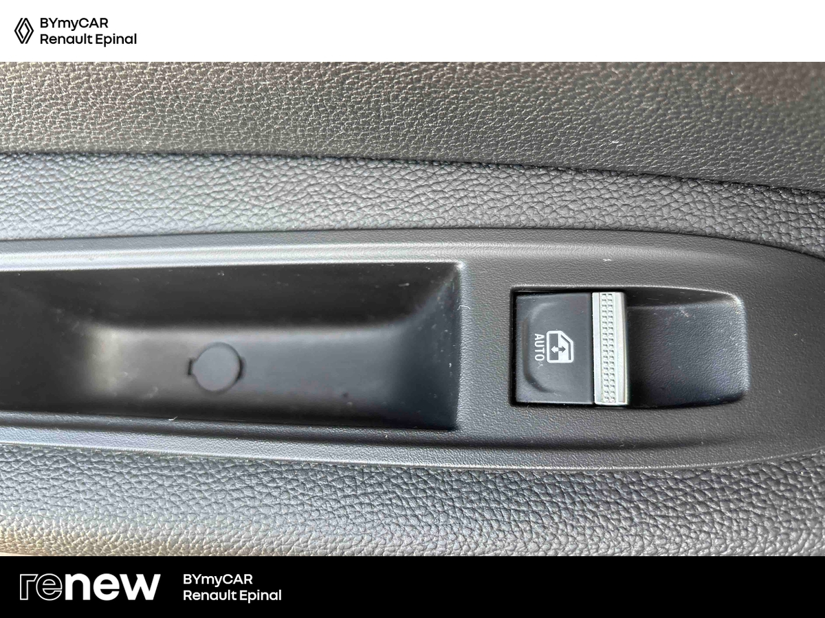 Renault Captur E-Tech full hybrid 145 — photo 24
