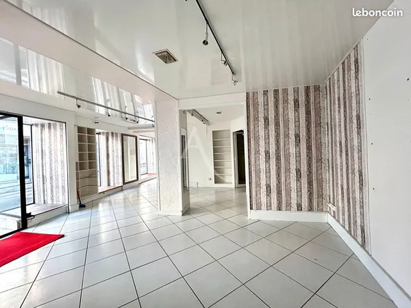 Local commercial 73 m² CRAON