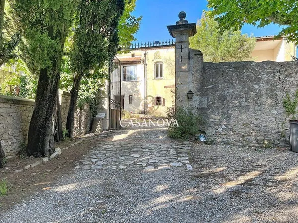 Maison 18 pièces 464 m²