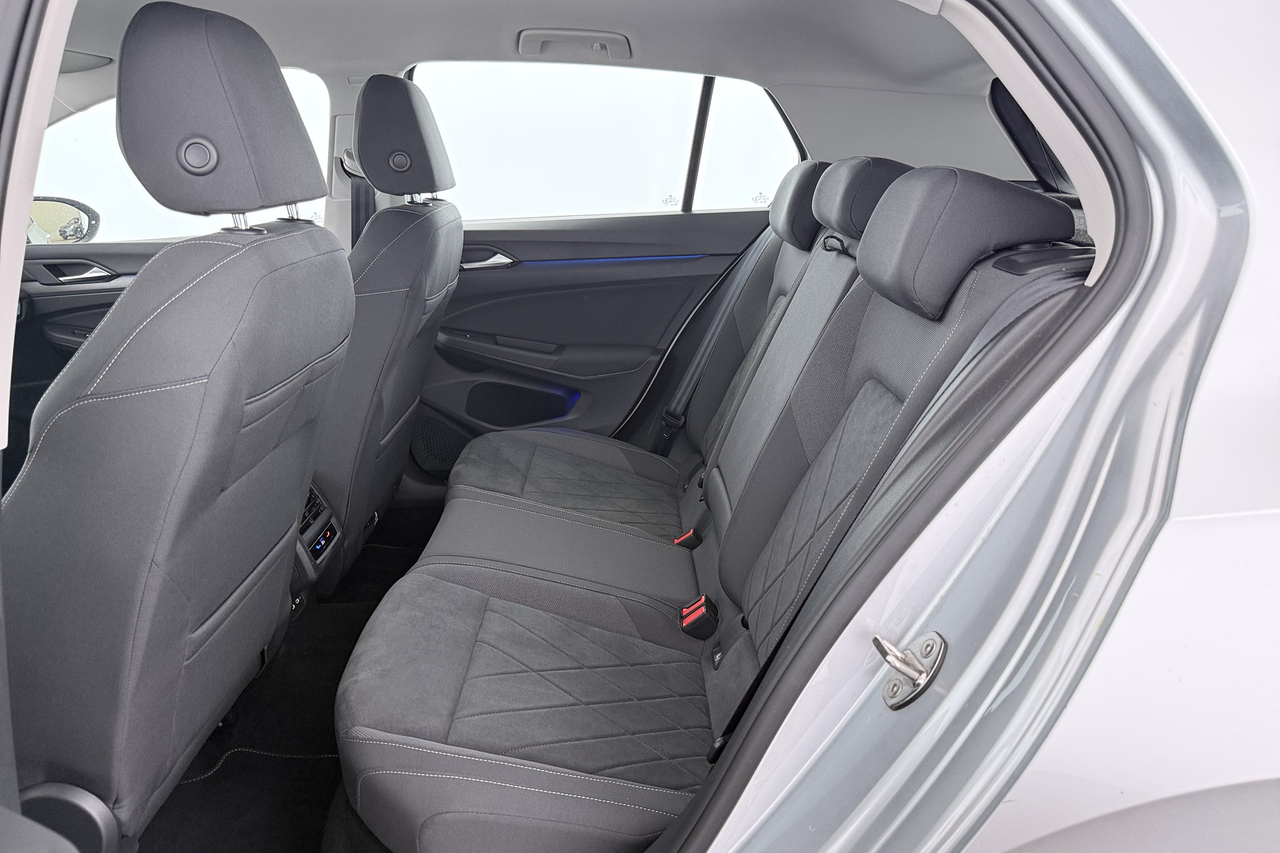 Volkswagen Golf 8 — photo 23
