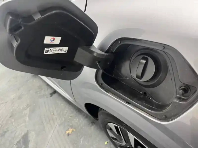 Peugeot 208 hybrid 110 e-dcs6 — photo 53