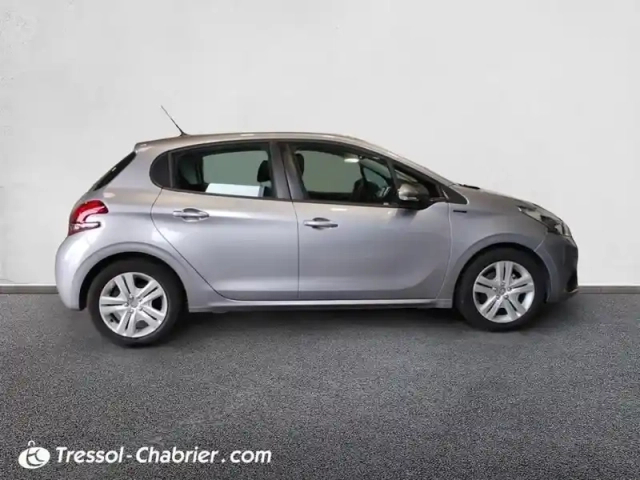 Peugeot 208 puretech 82ch s&amp;s bvm5 signature — photo 12