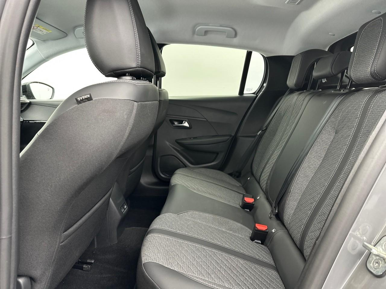 Peugeot 208 electrique 54 kwh 156ch allure — photo 12