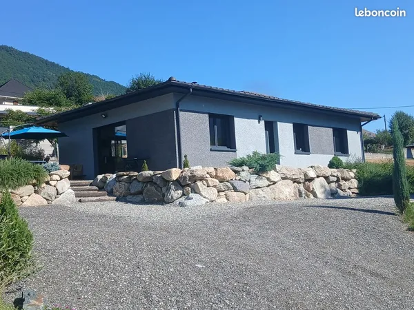 Villa contemporaine de 83 m² construite en 2023
