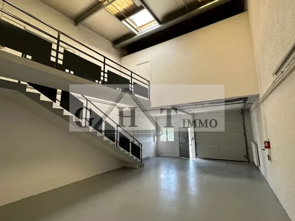 ENTREPOT de 130 m² à louer à Savigny le Temple