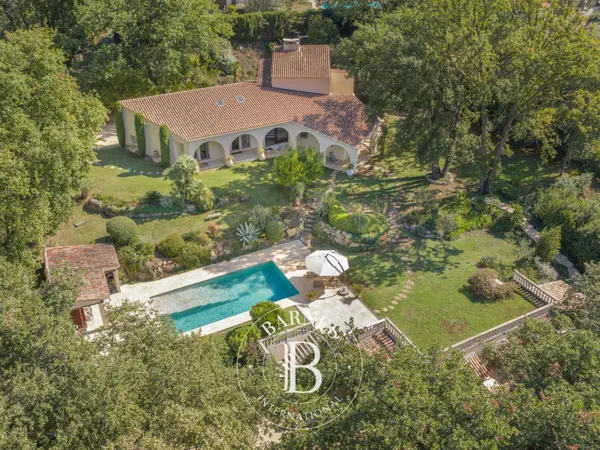 Vence - Propriété d'exception avec 8 chambres, parc boisé d'un hectare, piscine et dépendances