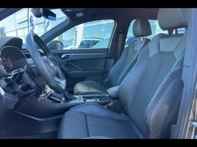 Audi Q3 35 tfsi 150ch s line s tronic 7 — photo 10