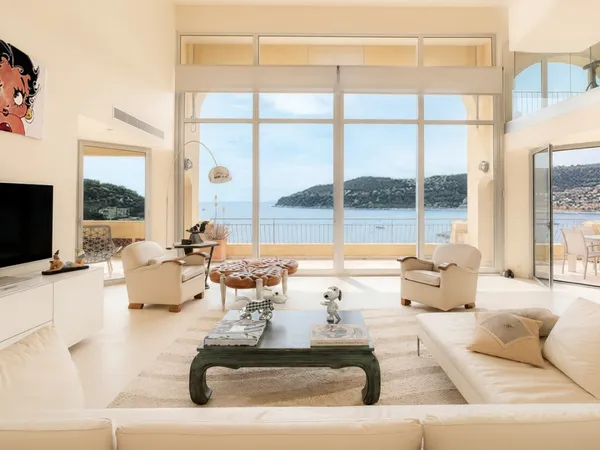 DUPLEX D'EXCEPTION AVEC VUE MER PANORAMIQUE À SAINT-JEAN-CAP-FERRAT