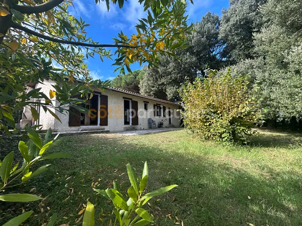 LE-VERDON-SUR-MER, Maison de plain pied d'environ 96 M2, 3 chambres, Garage, terrain d'environ 2495 