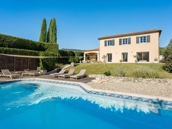 83640 SAINT ZACHARIE - Au calme, Villa type 6 avce piscine e