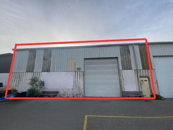Local d’activité et entrepôt Location Entre-deux-Guiers 1p 250m² 1075€