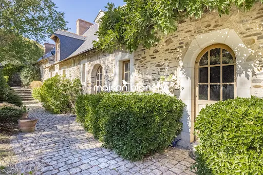 Maison 8 pièces 300 m²