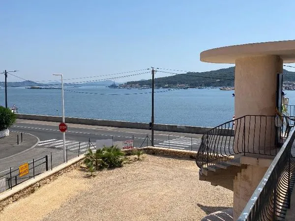 Terrain de 1100 m2 a batir avec un immeuble a demolir