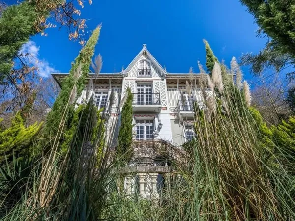 Élégante villa 1907, 9 pièces, face à la Seine