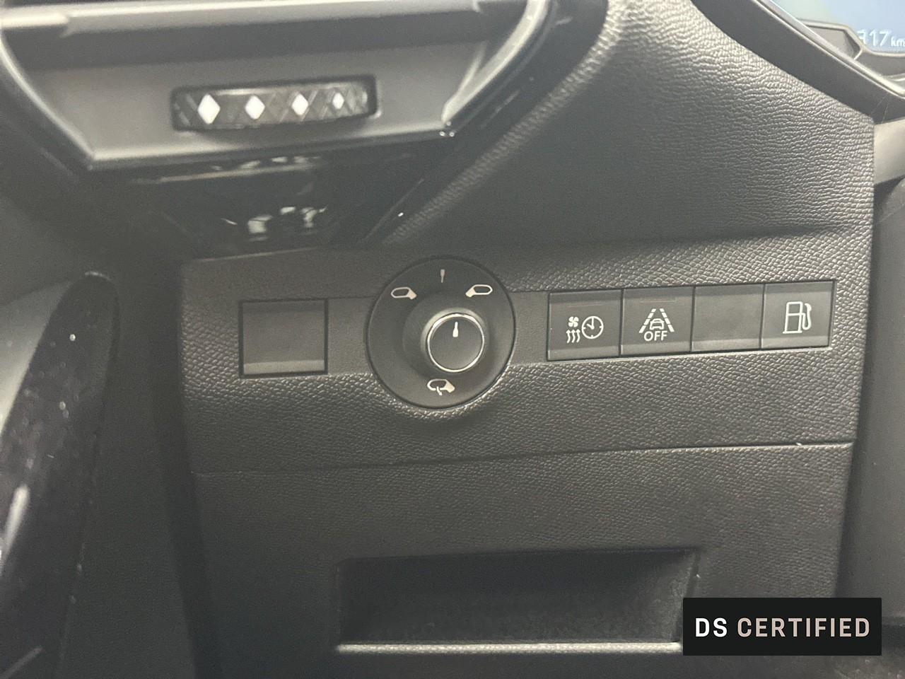 Ds Ds 7 crossback crossback hybride e-tense 300 eat8 4x4 rivoli — photo 17