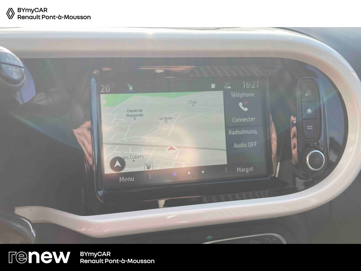 Renault Twingo III E-Tech — photo 16