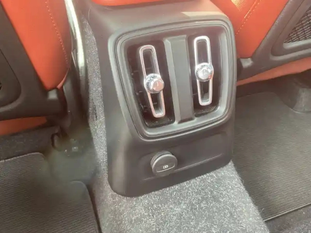 Volvo Xc40 t4 recharge 129+82 ch dct7 — photo 65
