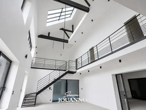 Maison 7 pièces 320 m²