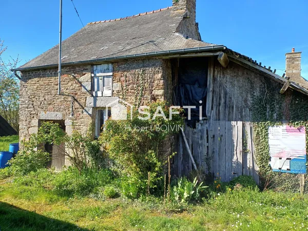 Maison en pierres à rénover sur 920m² de terrain au pied du Centre bourg de SAINT BRICE EN COGLES